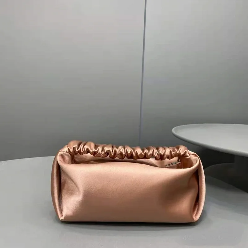 108212 New Product Silk Satin Pleated Mini Clutch Bag Luxury Designer Brand Fashion Women Handbags Wallets A2
108212 New Product Silk Satin Pleated Mini Clutch Bag Luxury Designer Brand Fashion Women Handbags Wallets A2