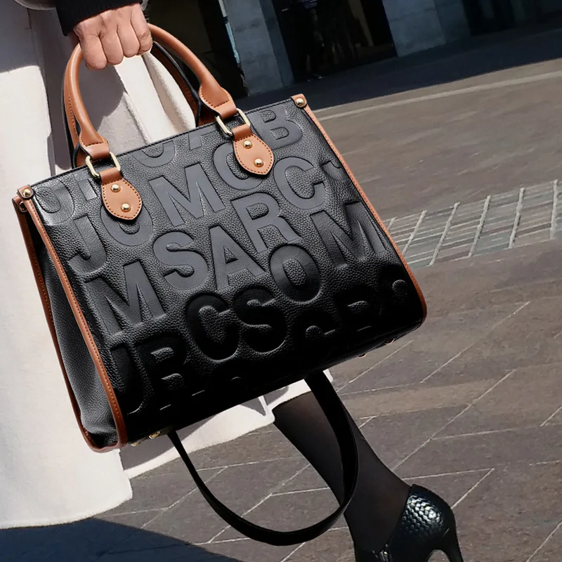 100% Genuine Leather Handbags Ladies New Fashion Trend Single Shoulder Portable Messenger Large Capacity Bag Designer Bag
100% Genuine Leather Handbags Ladies New Fashion Trend Single Shoulder Portable Messenger Large Capacity Bag Designer Bag
