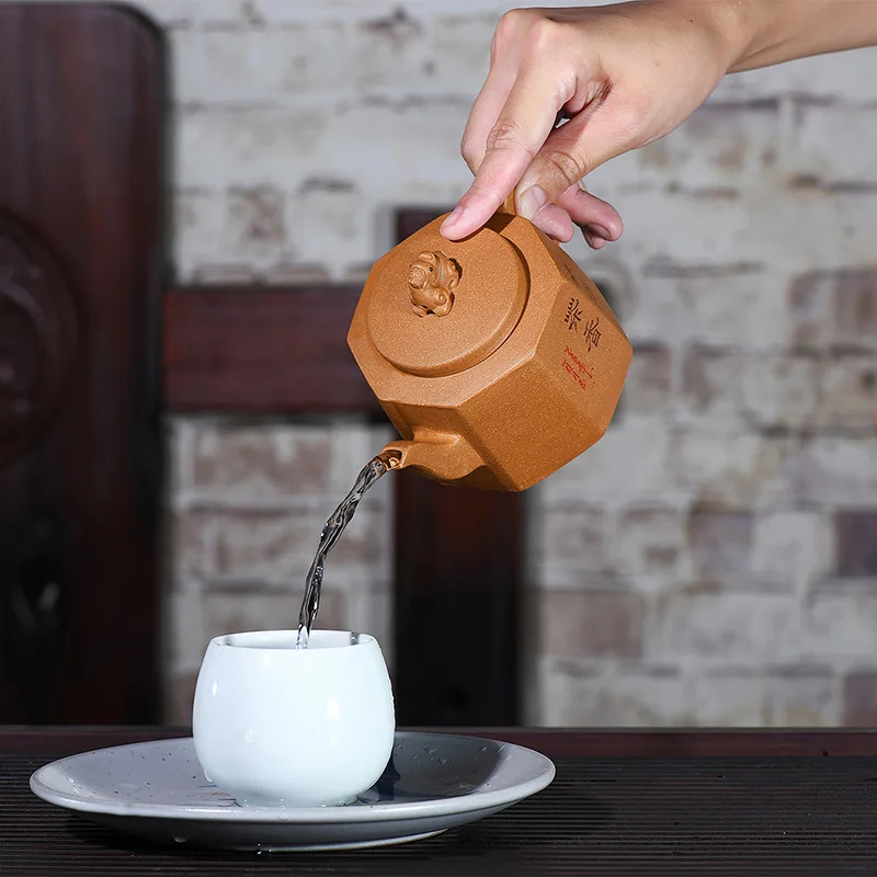 Yixing original mine purple clay pot famous handmade teapot section clay inscription eight square auspicious animal pot 
Yixing original mine purple clay pot famous handmade teapot section clay inscription eight square auspicious animal pot