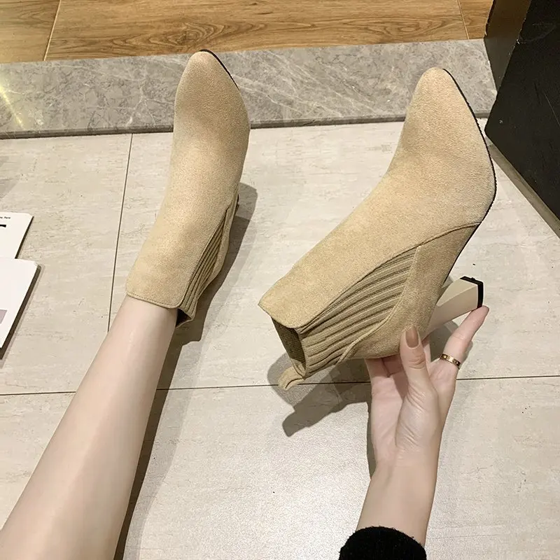 Winter for woman new fashion sexy Pointed toe consice shoes clear heels boots Stilettos heels ankle boots big size 40
Winter for woman new fashion sexy Pointed toe consice shoes clear heels boots Stilettos heels ankle boots big size 40