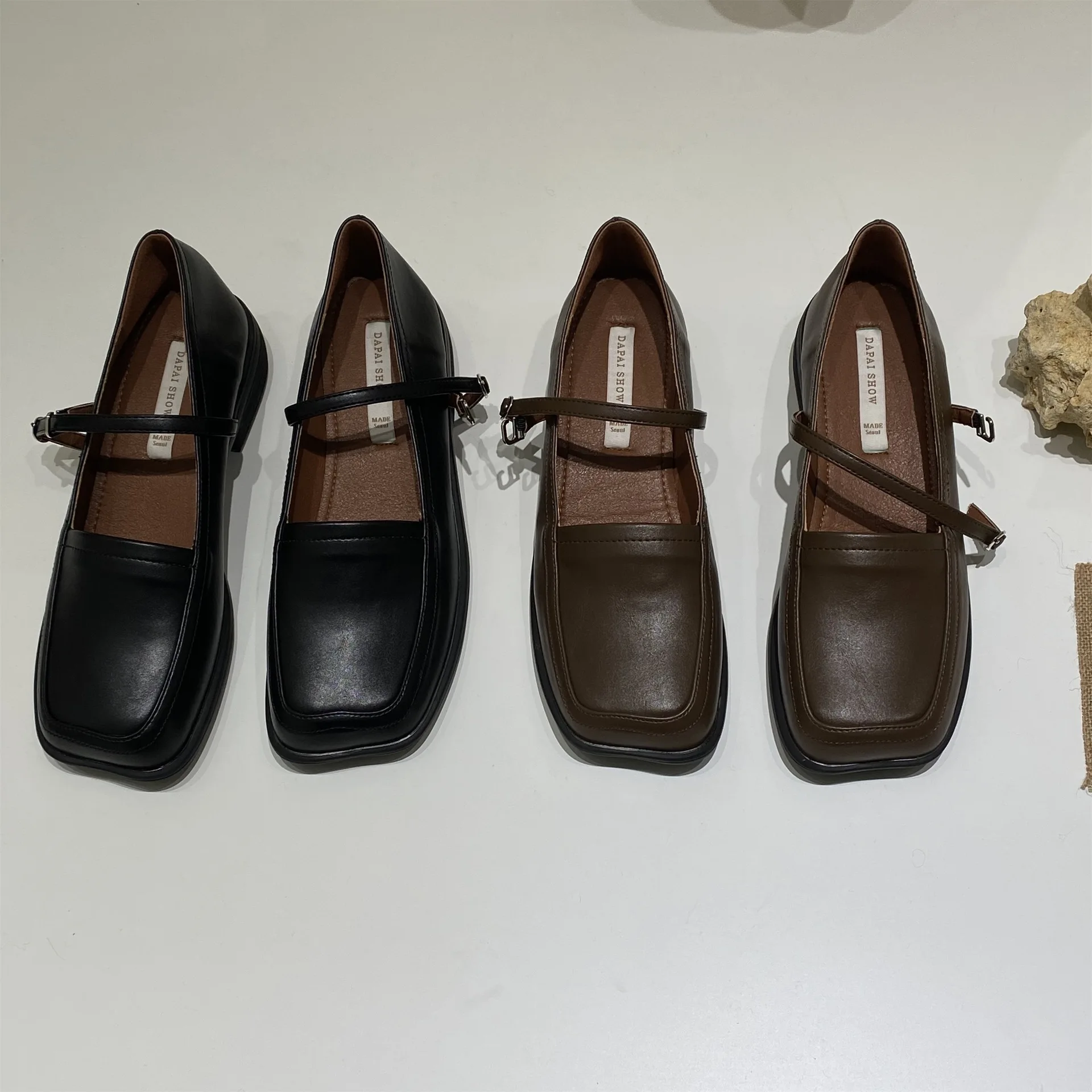 Mary Jane Thick-Heeled Small Leather Shoes With A Buckle Retro Lolita College Style
Mary Jane Thick-Heeled Small Leather Shoes With A Buckle Retro Lolita College Style