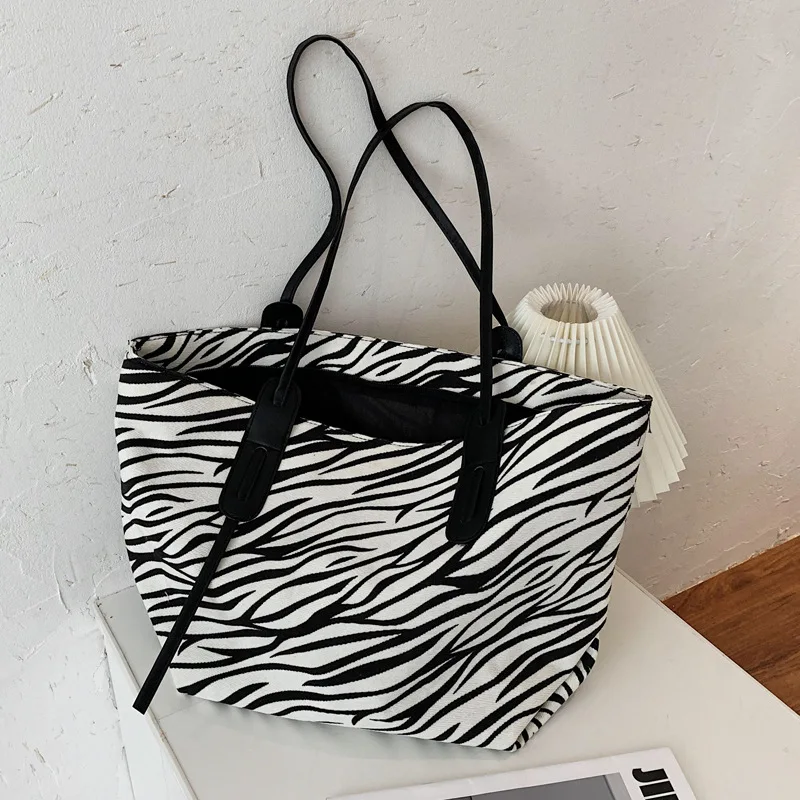 2021 New Casual Large Capacity Canvas Handbag Women Leopard Shoulder Bag Laptop Office Big Zipper Tote Bag Winter
2021 New Casual Large Capacity Canvas Handbag Women Leopard Shoulder Bag Laptop Office Big Zipper Tote Bag Winter