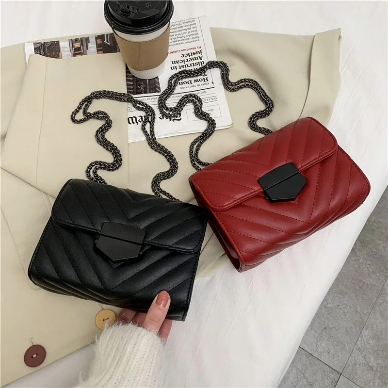 Textured small bag girl 2020 autumn/winter new trend with retro chain one-shoulder sloping bag fashion small square bag
Textured small bag girl 2020 autumn/winter new trend with retro chain one-shoulder sloping bag fashion small square bag