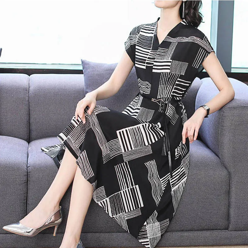 Women Printed Striped Sashes Dresses Female Short Sleeve Fashion Causal V-Neck Elegant Office Lady Dresses AA311
Women Printed Striped Sashes Dresses Female Short Sleeve Fashion Causal V-Neck Elegant Office Lady Dresses AA311
