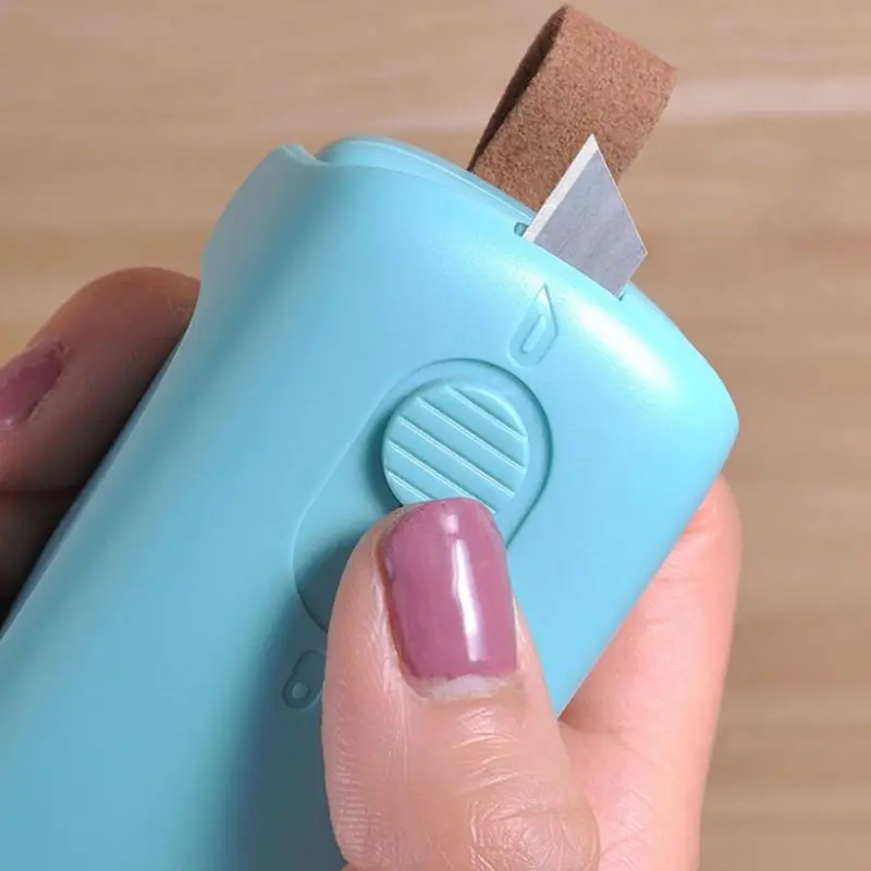 Portable Mini Heat Sealer Plastic Bag Storage Handy Sealing Machine for Food Snack Kitchen Gadget
Portable Mini Heat Sealer Plastic Bag Storage Handy Sealing Machine for Food Snack Kitchen Gadget