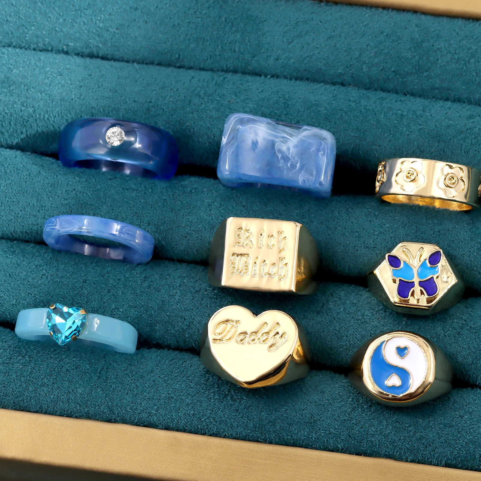 Ins New Bagua Yin Yang Chunky Rings For Women Blue Tai Chi Golden Metal Transparent Resin Acrylic Rings Vintage Y2K Jewelry Gift
Ins New Bagua Yin Yang Chunky Rings For Women Blue Tai Chi Golden Metal Transparent Resin Acrylic Rings Vintage Y2K Jewelry Gift