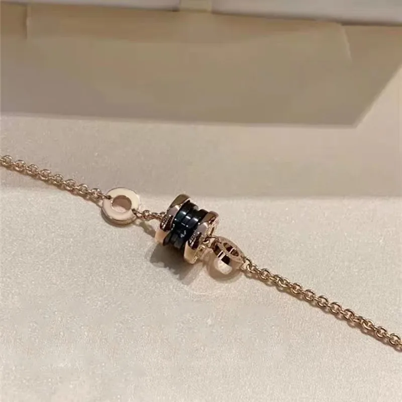 New Fashion Glamour Women's Bracelet Retro Ceramic Bracelet Necklace Suitable for Women's First Choice for Wedding Gifts
New Fashion Glamour Women's Bracelet Retro Ceramic Bracelet Necklace Suitable for Women's First Choice for Wedding Gifts