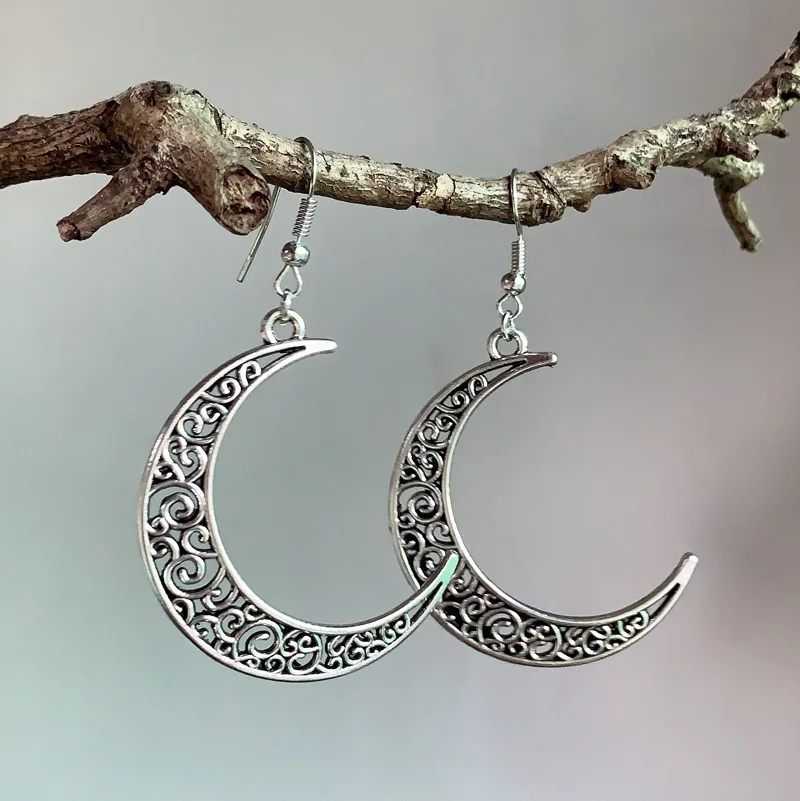 Retro Handmade Hollow Out Moon Dangle Earring for Women Baroque Design Silver Plated Earring Charm Women Nightclub Party Jewelry
Retro Handmade Hollow Out Moon Dangle Earring for Women Baroque Design Silver Plated Earring Charm Women Nightclub Party Jewelry