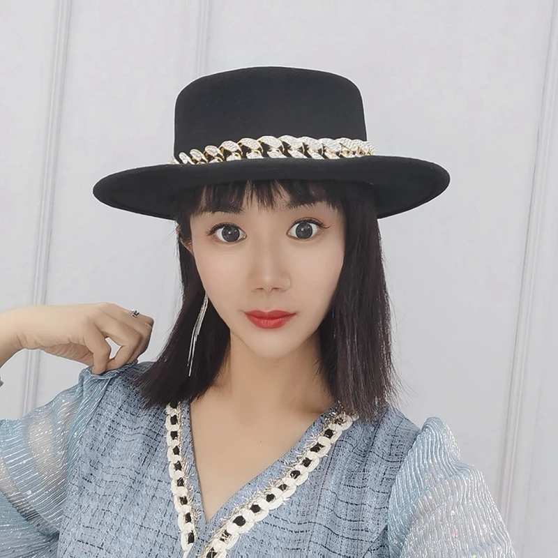 Autumn new wool Flat hat wide restoring ancient ways of England brim hat felt hat diamond chain hat women go shopping
Autumn new wool Flat hat wide restoring ancient ways of England brim hat felt hat diamond chain hat women go shopping