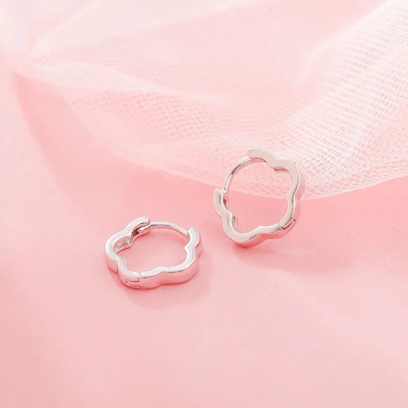 Посеребренные серьги-кольца OBEAR с полым пятилепестковым цветком Женские Простые