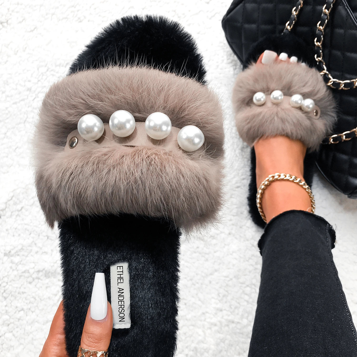 Real Rabbit Fur Slippers Fluffy Flip Flops Cute Pearl Furry Fur Slides Designer Plush Slippers Summer Sandals Women Home Shoes
Real Rabbit Fur Slippers Fluffy Flip Flops Cute Pearl Furry Fur Slides Designer Plush Slippers Summer Sandals Women Home Shoes