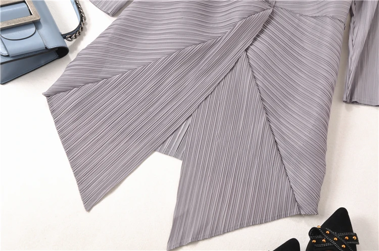 HOT SELLING Miyake new folds soild turndown collar single button Dovetail Irregular coat IN STOCK
HOT SELLING Miyake new folds soild turndown collar single button Dovetail Irregular coat IN STOCK