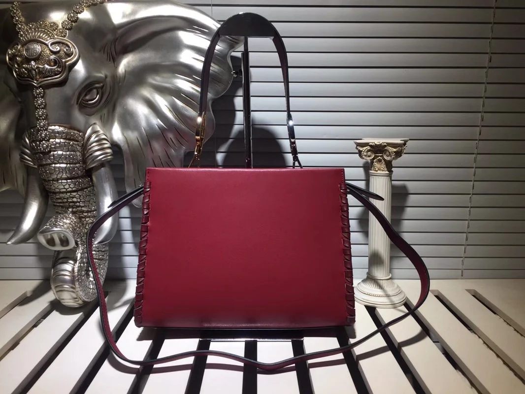 The New Top Luxury Jewelry Ladies Shoulder Bag Designer 100% Genuine Leather 1:1 Quality Messenger Bag Handbag Small Square Bag
The New Top Luxury Jewelry Ladies Shoulder Bag Designer 100% Genuine Leather 1:1 Quality Messenger Bag Handbag Small Square Bag