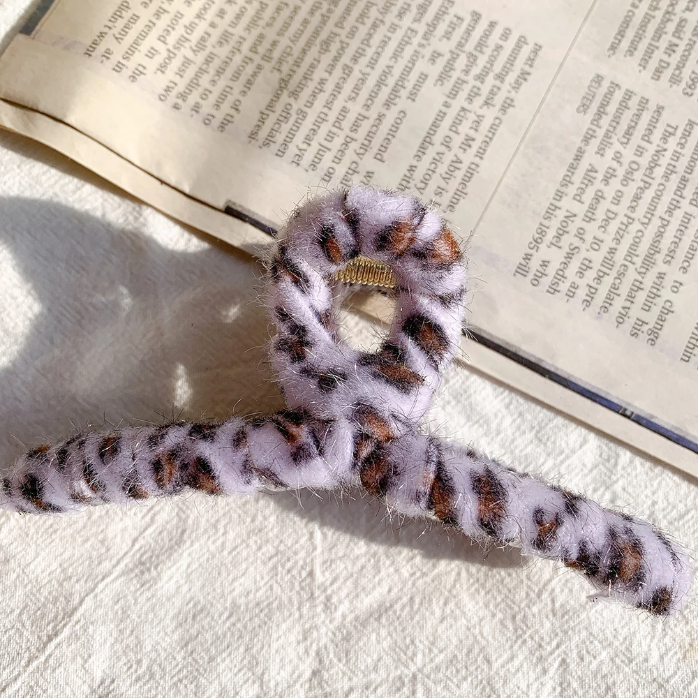 1pc Leopard Print Hairpin Women Hair Claws Plush Hair Claws Lady Hair Clips Make Up Hairdress Hair Styling Tool Accessories
1pc Leopard Print Hairpin Women Hair Claws Plush Hair Claws Lady Hair Clips Make Up Hairdress Hair Styling Tool Accessories