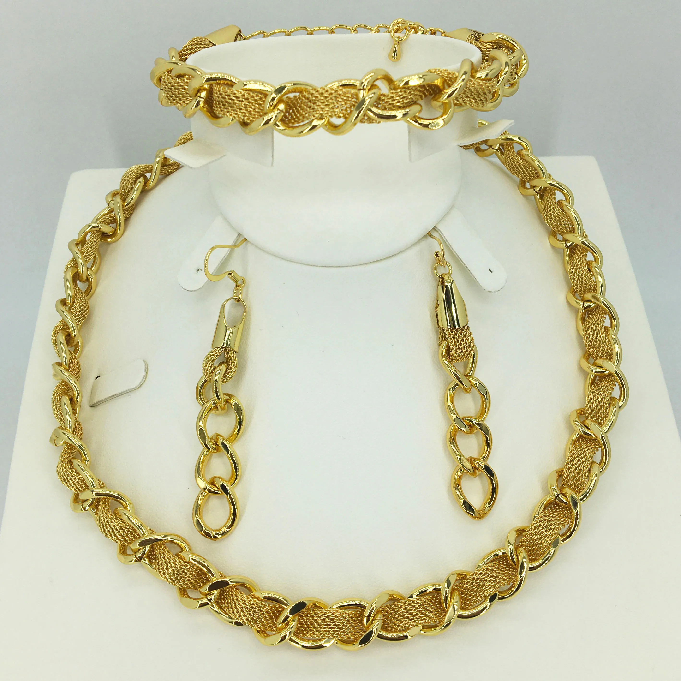 Wholesale fashion earrings/pendants/necklace 24K gold jewelry set for ladies birthday travel gift brides accessories
Wholesale fashion earrings/pendants/necklace 24K gold jewelry set for ladies birthday travel gift brides accessories