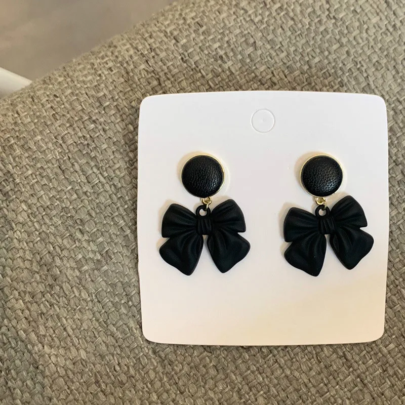 Korean Leather Button Bow Earrings Female Elegant and Fashionable Stud Earrings for Women Girls Versatile Ear Jewelry for Party
Korean Leather Button Bow Earrings Female Elegant and Fashionable Stud Earrings for Women Girls Versatile Ear Jewelry for Party