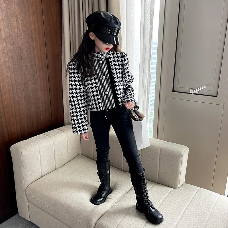 Girls' little fragrant wind woolen coat 2021 late autumn houndstooth pearl buckle western style short top
Girls' little fragrant wind woolen coat 2021 late autumn houndstooth pearl buckle western style short top