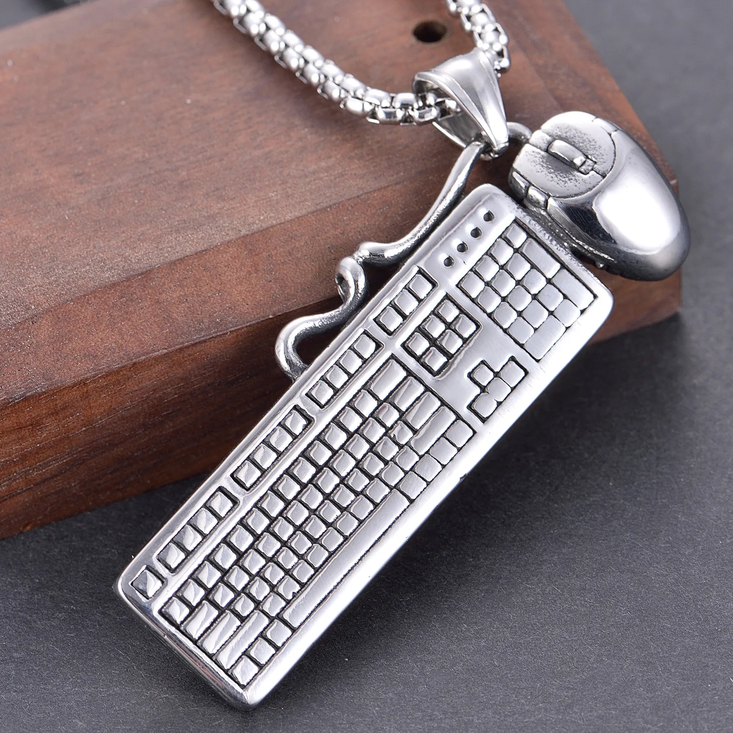 Personalized creative mouse keyboard men's hip hop retro Titanium Steel Pendant Necklace
Personalized creative mouse keyboard men's hip hop retro Titanium Steel Pendant Necklace