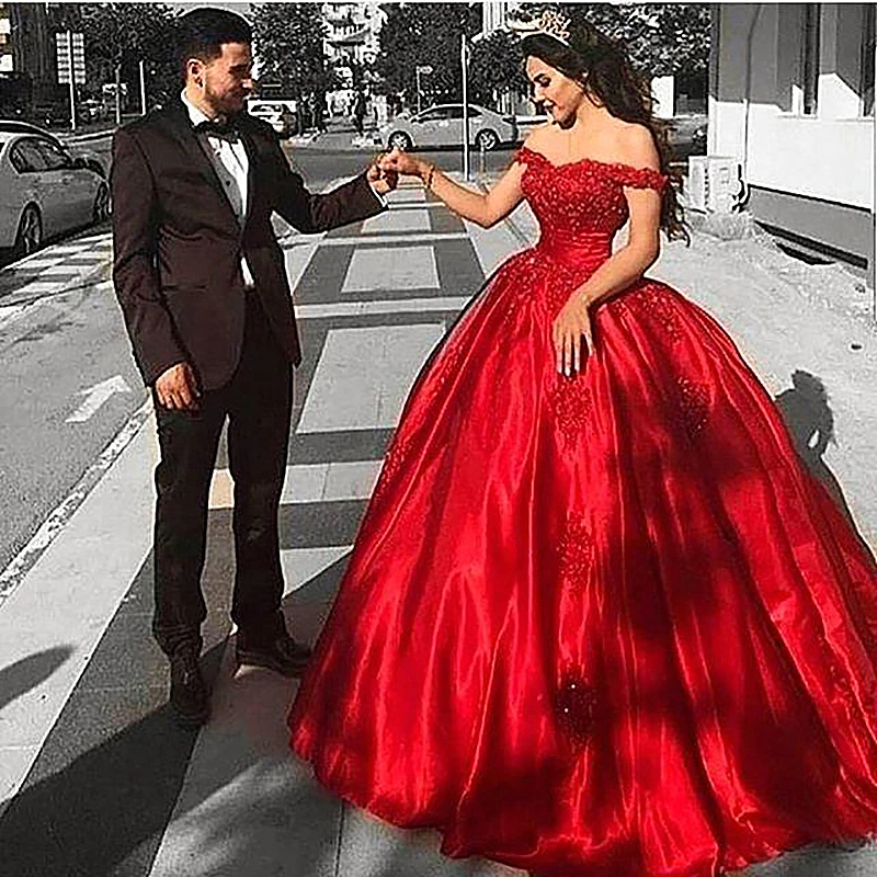 2020 Dubai Red Wedding Dresses Appliqued Lace Satin Ball Gown Off Shoulder Luxury Princess Classic Bridal Gowns Vestido De Novia
2020 Dubai Red Wedding Dresses Appliqued Lace Satin Ball Gown Off Shoulder Luxury Princess Classic Bridal Gowns Vestido De Novia