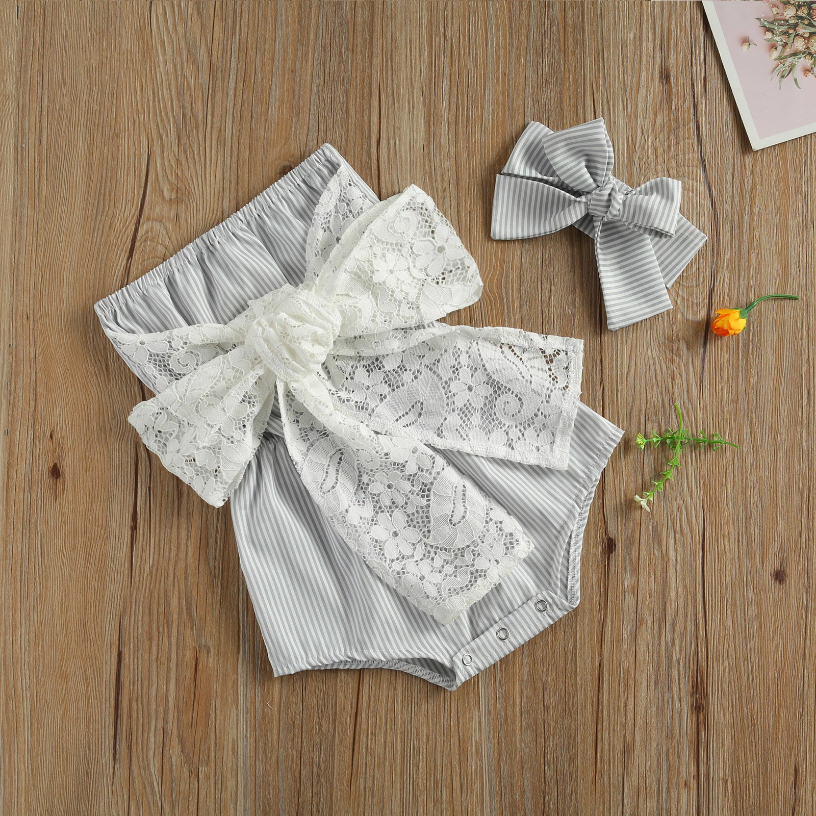 2020 New 0-24M Toddler Baby Girl Summer 2Pcs Set Lace Big Bowknot Striped Strapless Sleeveless Bodysuit+Headband Infant Outfit
2020 New 0-24M Toddler Baby Girl Summer 2Pcs Set Lace Big Bowknot Striped Strapless Sleeveless Bodysuit+Headband Infant Outfit