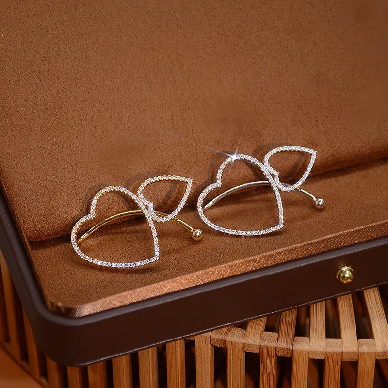 New Lady Exquisite Heart Earrings Zircon inlay Ear Bone Clip Non Pierced Earrings Luxury Elegant Modeling Earrings Pendant Gift
New Lady Exquisite Heart Earrings Zircon inlay Ear Bone Clip Non Pierced Earrings Luxury Elegant Modeling Earrings Pendant Gift