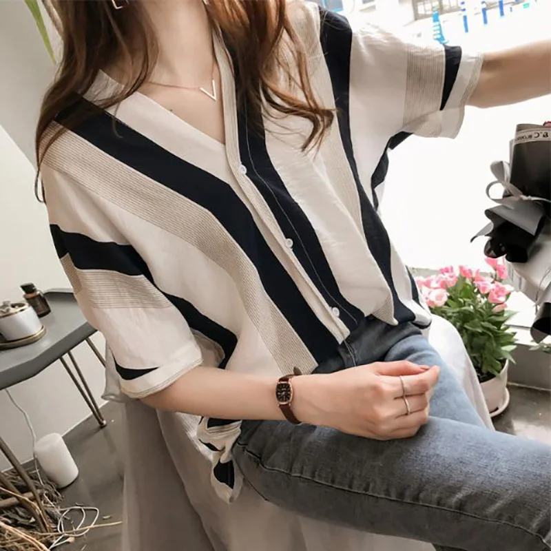 Oversized Loose Age-Reducing Chiffon Shirt Female Catties V-Neck Striped Chiffon Shirt Trend
Oversized Loose Age-Reducing Chiffon Shirt Female Catties V-Neck Striped Chiffon Shirt Trend
