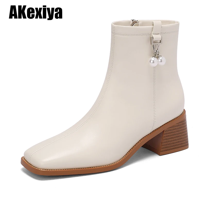 2021 New Autumn Women Leather Ankle Boots Fashion Female Mid Thick Heels Elegant Lady Square Toe Zipp Shoes BC1680
2021 New Autumn Women Leather Ankle Boots Fashion Female Mid Thick Heels Elegant Lady Square Toe Zipp Shoes BC1680