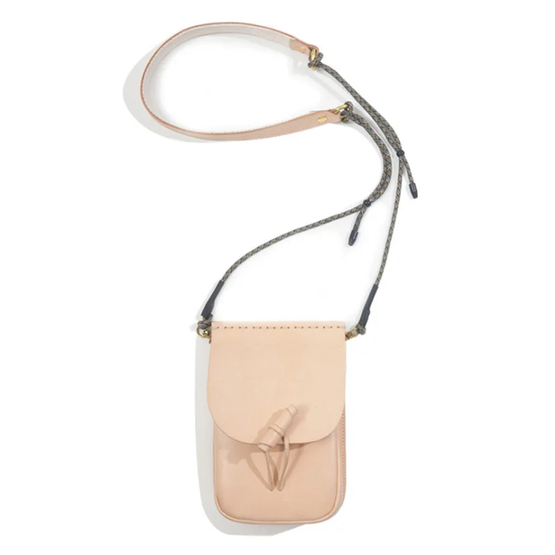 Japanese Vintage First Layer Cowhide Vegetable Tanned Leather Messenger Bag Bronzing Portable Shoulder Bag Men and Women
Japanese Vintage First Layer Cowhide Vegetable Tanned Leather Messenger Bag Bronzing Portable Shoulder Bag Men and Women