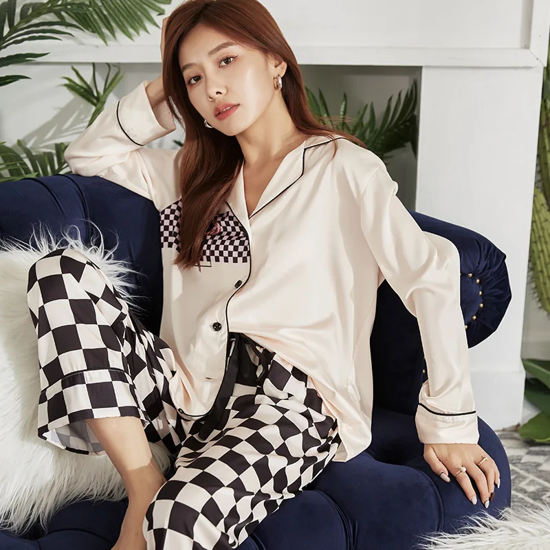 Simple Lapel Print Plaid Loungewear Bathrobe Button-Down Long Sleeve Women Pajamas Trousers Suit Satin Home Clothes Sleepwear
Simple Lapel Print Plaid Loungewear Bathrobe Button-Down Long Sleeve Women Pajamas Trousers Suit Satin Home Clothes Sleepwear
