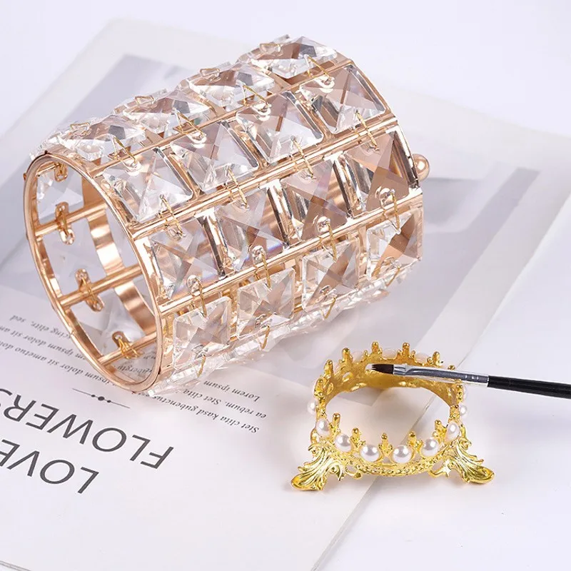 1Pcs Nail Brush Holder Organizer Golden Crystal Bling Personalized Gold Comb Brushes Pen Pencil Storage Box Makeup Container
1Pcs Nail Brush Holder Organizer Golden Crystal Bling Personalized Gold Comb Brushes Pen Pencil Storage Box Makeup Container