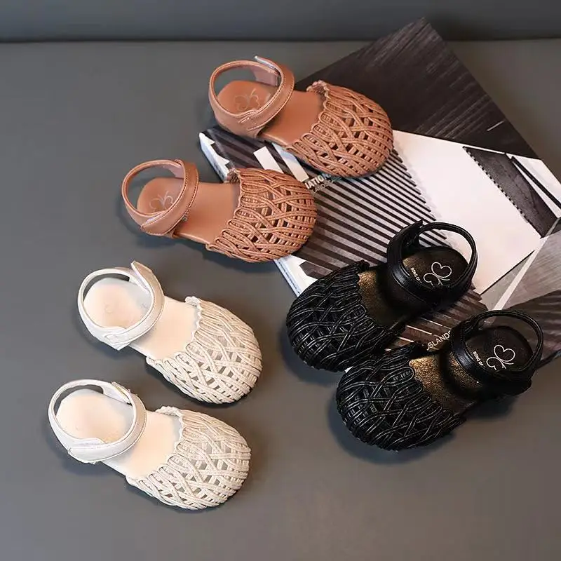 2021 Summer New Flat Bottom Girls Princess Shoes Soft Leather Beach Sandals Solid Color Children Retro Woven Sandals
2021 Summer New Flat Bottom Girls Princess Shoes Soft Leather Beach Sandals Solid Color Children Retro Woven Sandals