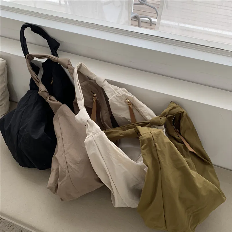 New 2021 Brand Designer Fashion Casual One-shoulder Messenger Bag Nylon Large-capacity Dumpling Bag Simple Retro Shopping Bag
New 2021 Brand Designer Fashion Casual One-shoulder Messenger Bag Nylon Large-capacity Dumpling Bag Simple Retro Shopping Bag