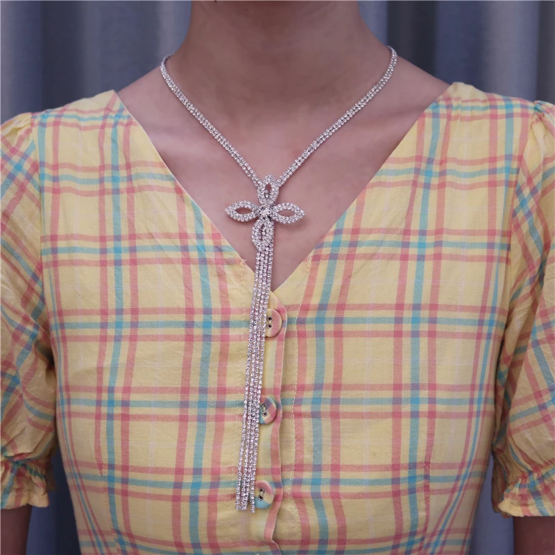 New Fashion Crystal Clover Petals Pendant Necklace for Women Bling Rhinestone Choker Necklace Exquisite Luxury Jewelry Gift
New Fashion Crystal Clover Petals Pendant Necklace for Women Bling Rhinestone Choker Necklace Exquisite Luxury Jewelry Gift