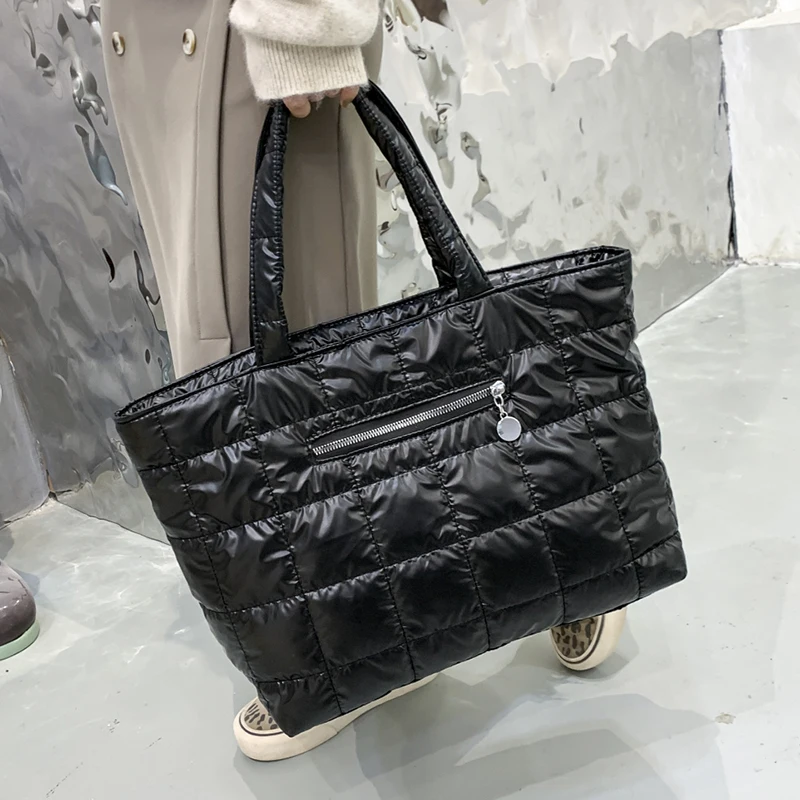 2021 Winter Female Big Shopper Tote Bags Quilted Padded Woman Handbag Space Cotton Plaid Luxury Designer Shoulder Bag Ladies
2021 Winter Female Big Shopper Tote Bags Quilted Padded Woman Handbag Space Cotton Plaid Luxury Designer Shoulder Bag Ladies