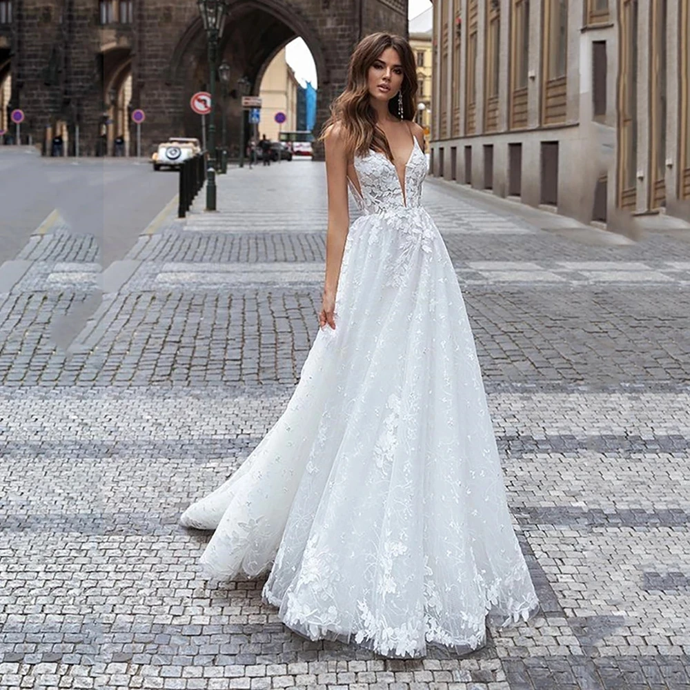 Sexy Backless White Wedding Dress Lace Appliques Spaghetti Straps Bridal Gown Sweep Train Dubai African Women Vestido Novias 
Sexy Backless White Wedding Dress Lace Appliques Spaghetti Straps Bridal Gown Sweep Train Dubai African Women Vestido Novias