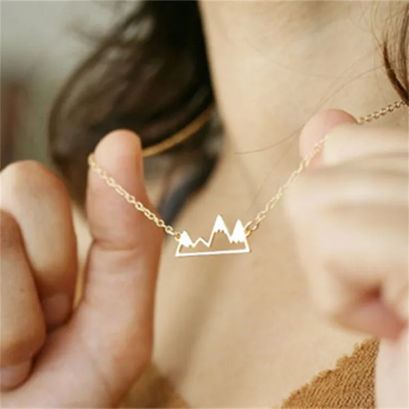 Europe and the United States hot selling mountain hollow mountain pendant necklace clavicle chain choker
Europe and the United States hot selling mountain hollow mountain pendant necklace clavicle chain choker