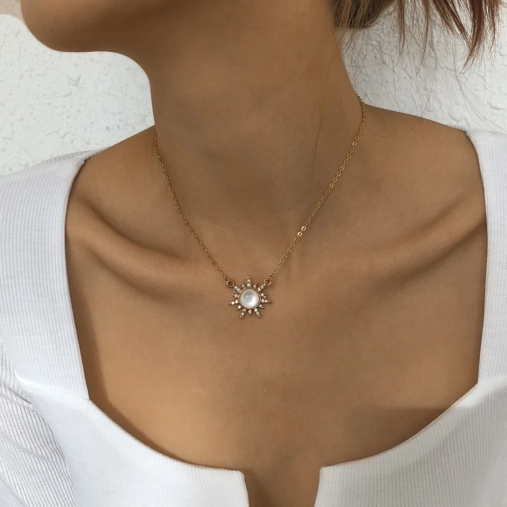 Resin Micro-Inlaid Sunflower Creative Necklace Women's Geometric Fashion Clavicle Pendant Gothic Women's Neck Chain Jewelry
Resin Micro-Inlaid Sunflower Creative Necklace Women's Geometric Fashion Clavicle Pendant Gothic Women's Neck Chain Jewelry