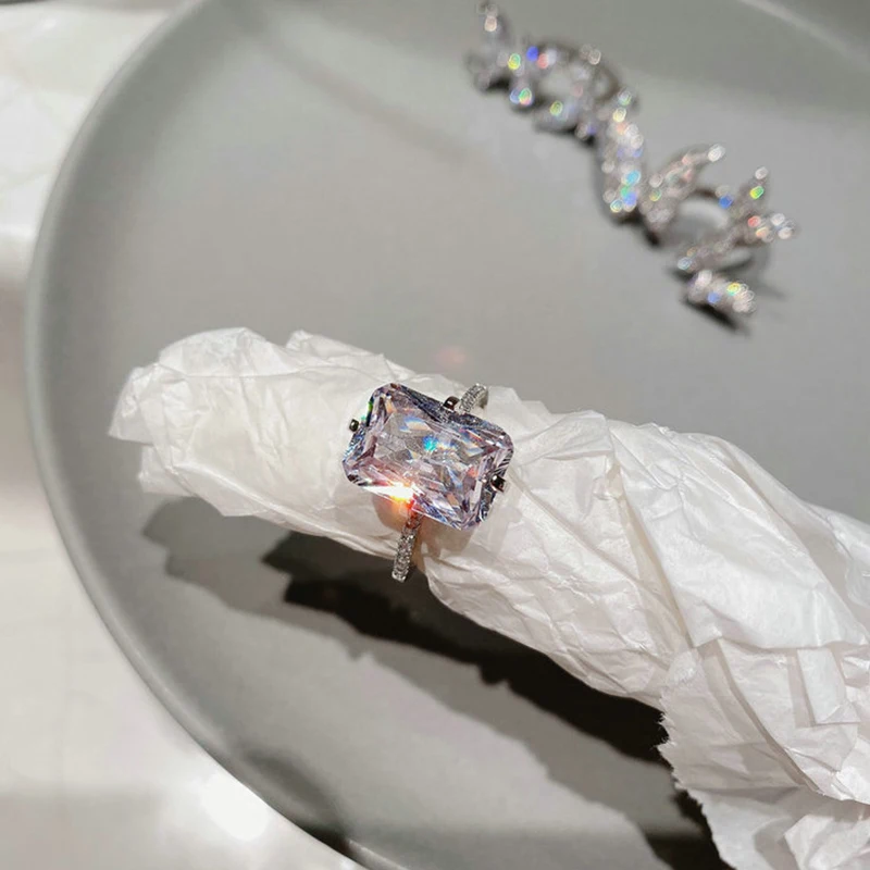 Luxury Trendy Princess Square Cut Zircon Stone 925 Sterling Silver Ring for Women Cushion Wedding Band Rings Fine Party Jewelry
Luxury Trendy Princess Square Cut Zircon Stone 925 Sterling Silver Ring for Women Cushion Wedding Band Rings Fine Party Jewelry