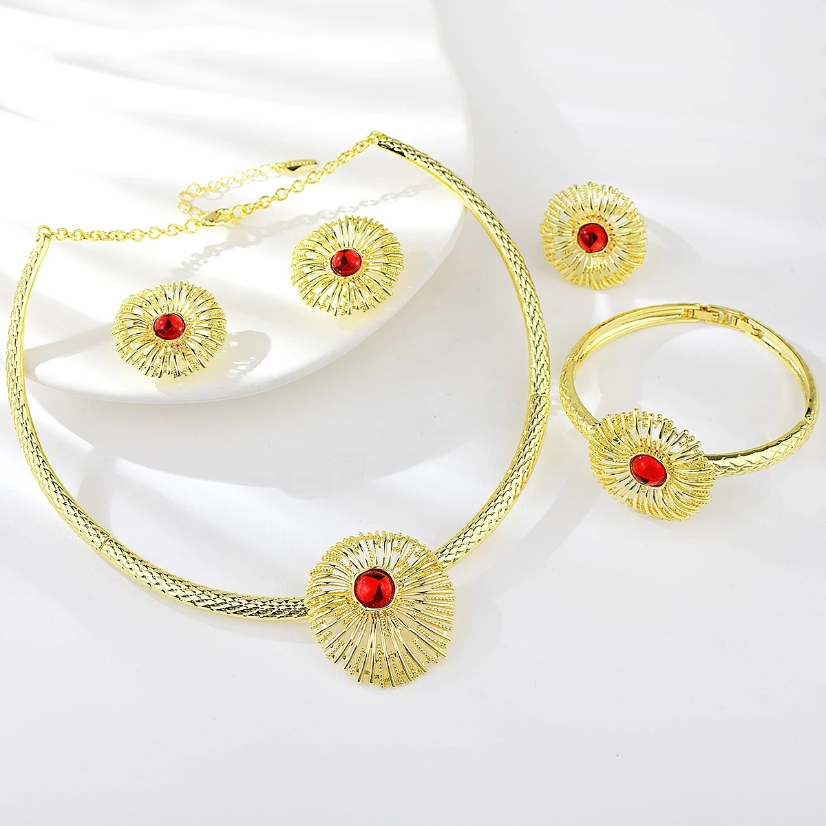 Viennois Luxury Dubai Gold Jewelry Sets African Women Rhinestone Sunburst Choker Necklace Earrings Ring Bangle Indian Jewelry
Viennois Luxury Dubai Gold Jewelry Sets African Women Rhinestone Sunburst Choker Necklace Earrings Ring Bangle Indian Jewelry