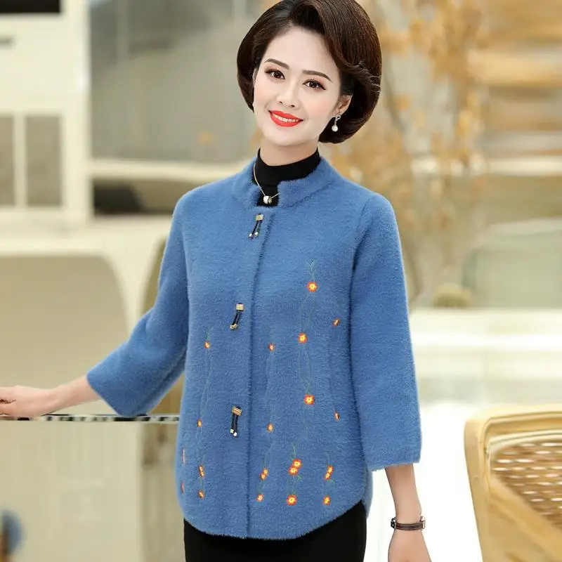 Faux Mink Velvet Lapel Long-sleeved Knitted Sweater Women Single-breasted Fashion Solid Color Cardigan Sweater Female Spring
Faux Mink Velvet Lapel Long-sleeved Knitted Sweater Women Single-breasted Fashion Solid Color Cardigan Sweater Female Spring