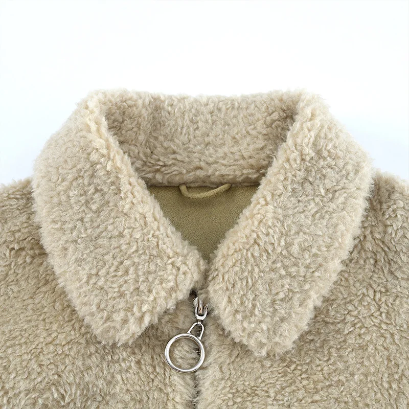 2020 Autumn And Winter Thick Lamb Fur Coat Soft Stitching Lapel Short Coat Jacket Female Pocket
2020 Autumn And Winter Thick Lamb Fur Coat Soft Stitching Lapel Short Coat Jacket Female Pocket