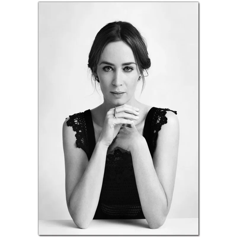 Custom Hot Sale Emily Blunt Actor Poster Home Decoration Fashion Canvas Material Wall Poster 20x30cm,27x40cm,30x45cm
Custom Hot Sale Emily Blunt Actor Poster Home Decoration Fashion Canvas Material Wall Poster 20x30cm,27x40cm,30x45cm