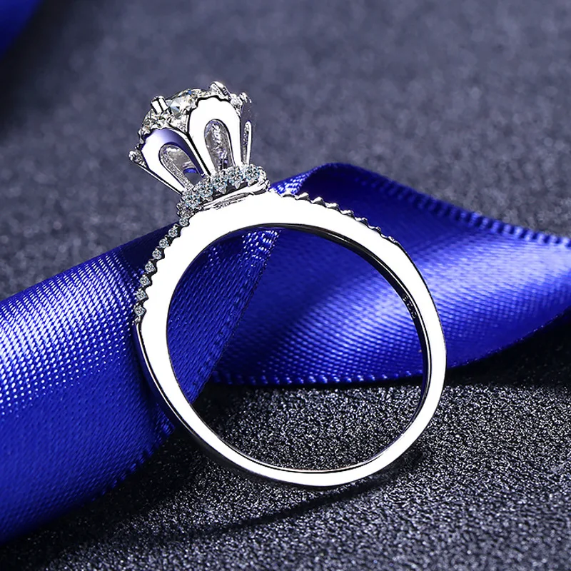 Moissanite ring 0.8 carat VVS1 6.5mm round excellent cut for women gift with jewelry 100% real 925sterling silver
Moissanite ring 0.8 carat VVS1 6.5mm round excellent cut for women gift with jewelry 100% real 925sterling silver