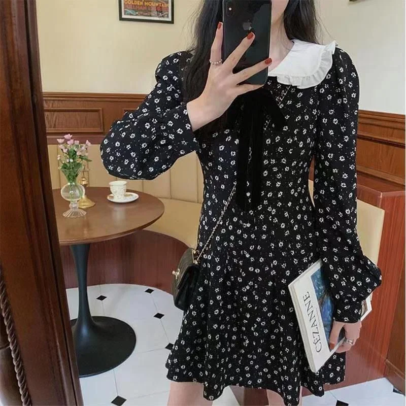 Japanese Black Print Dress Female 2021 Autumn New Long-sleeved Fashion Cute Doll Collar Short Dress
Japanese Black Print Dress Female 2021 Autumn New Long-sleeved Fashion Cute Doll Collar Short Dress