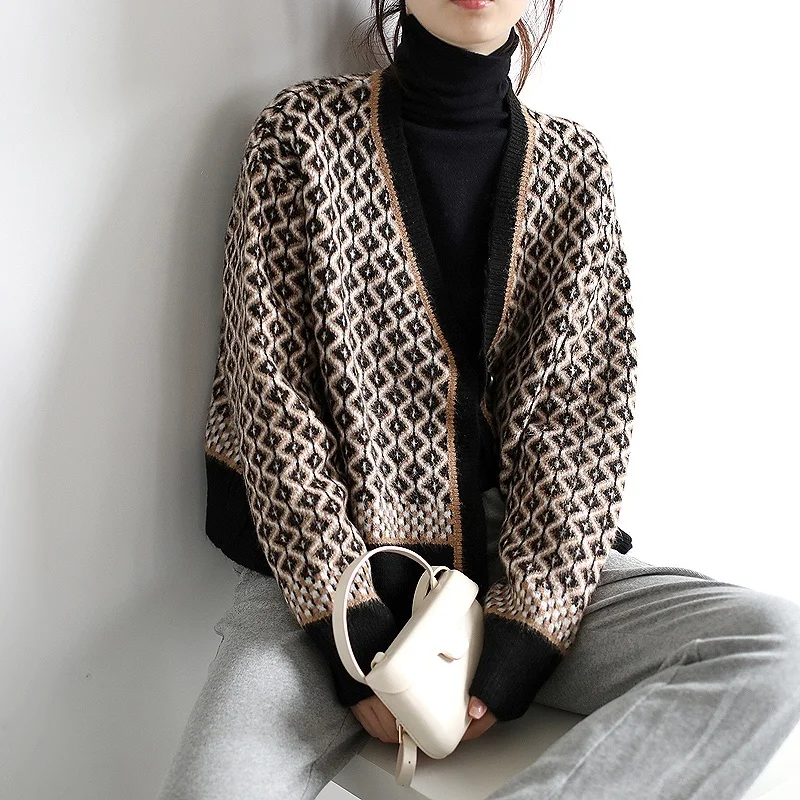 Autumn Casual Fashion Vintage Christmas Sweaters Plus Size Women Plaid Knitted Cardigan V-neck Loose Sweaters Coat Khaki Black
Autumn Casual Fashion Vintage Christmas Sweaters Plus Size Women Plaid Knitted Cardigan V-neck Loose Sweaters Coat Khaki Black
