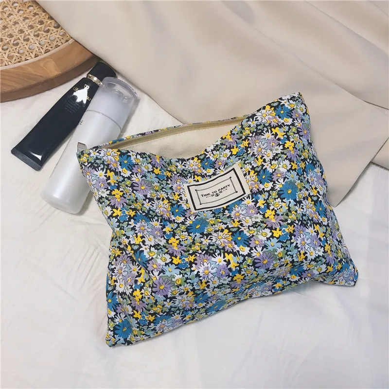 New Retro Floral Makeup Bag Large Capacity Travel Toiletry Bag Cotton Fabric Cosmetic Pouch Organizer Women Beauty Brush Storage
New Retro Floral Makeup Bag Large Capacity Travel Toiletry Bag Cotton Fabric Cosmetic Pouch Organizer Women Beauty Brush Storage