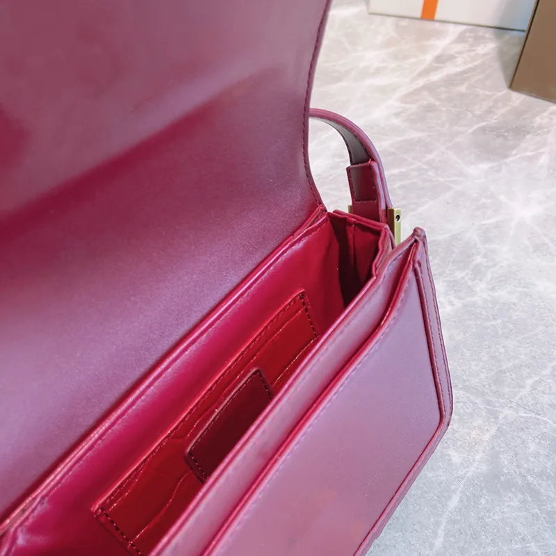 116670 2021 new fashion lady bag trend all-match lady shoulder bag messenger bag shoulder bag
116670 2021 new fashion lady bag trend all-match lady shoulder bag messenger bag shoulder bag