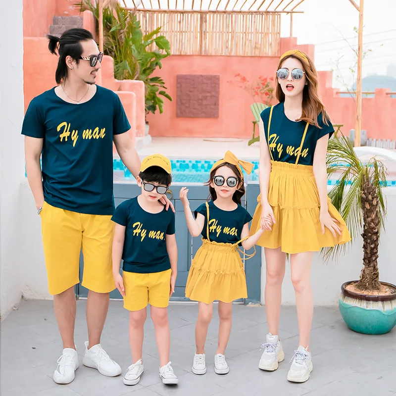 Summer Family Matching Outfits Mother Daughter Dresses Dad and Son Matching T-shirt &Shorts Matching Couple Outfits Family Set 
Summer Family Matching Outfits Mother Daughter Dresses Dad and Son Matching T-shirt &Shorts Matching Couple Outfits Family Set