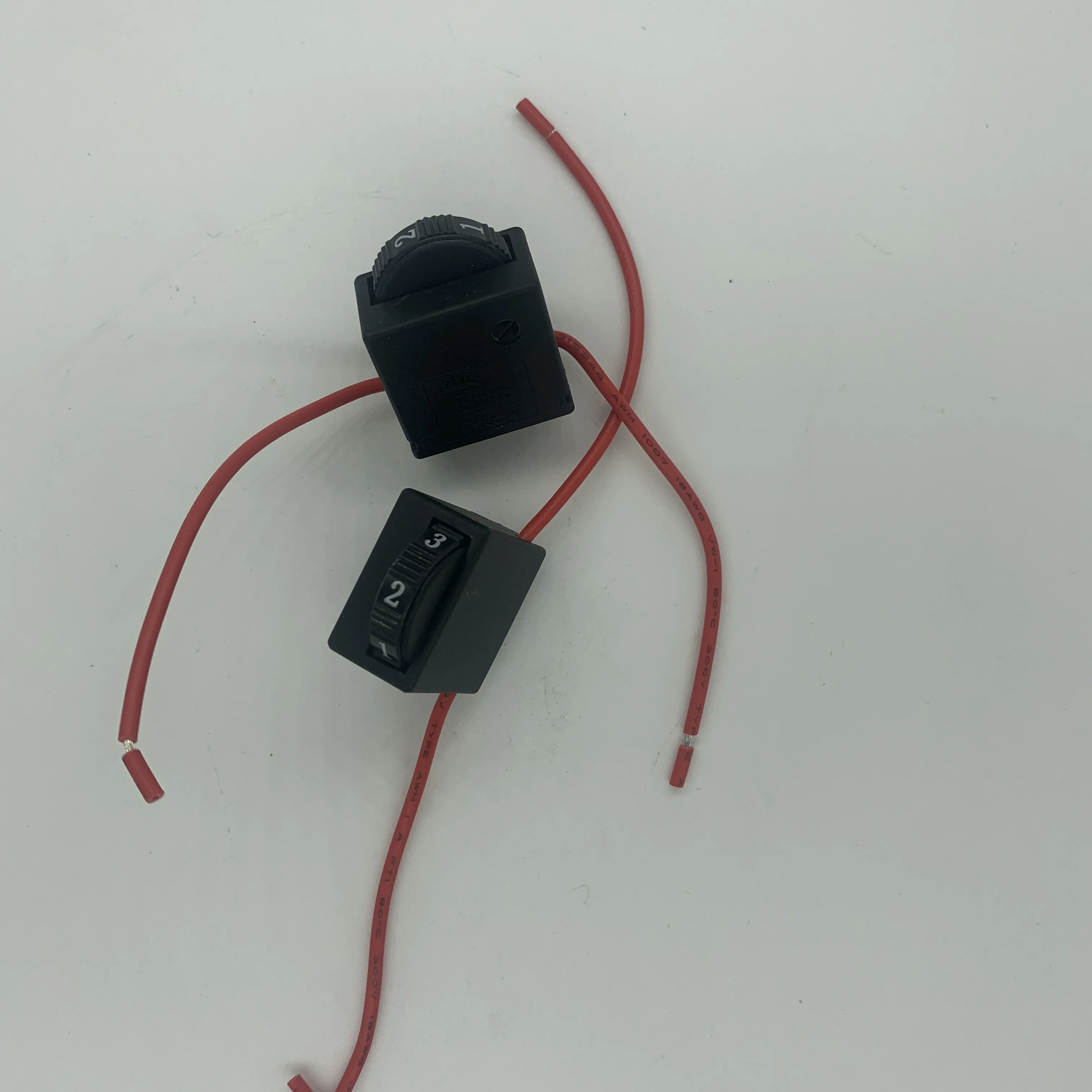AC220V 6 Speed Controller Switch for Electric Grinder DR2-6/1FE 12A 250V Good Quality Power Tools Spare Parts Accessories
AC220V 6 Speed Controller Switch for Electric Grinder DR2-6/1FE 12A 250V Good Quality Power Tools Spare Parts Accessories