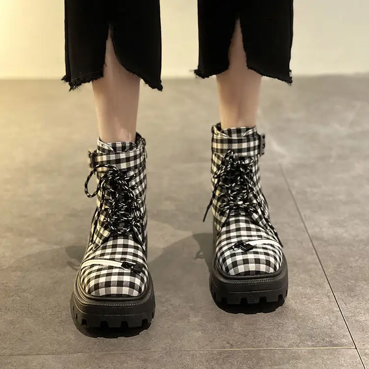 Women's Autumn Boots Black White Plaid Soft Sister Straight Ankle Boot Women Shoes Wild Comfortable Sweet Girl Platform Boots
Women's Autumn Boots Black White Plaid Soft Sister Straight Ankle Boot Women Shoes Wild Comfortable Sweet Girl Platform Boots